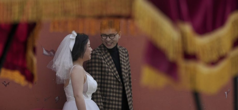Marriages in China slump to historic low