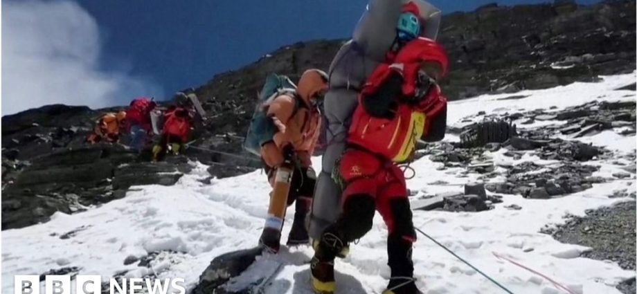 Moment climber is rescued from Everest âdeath zoneâ
