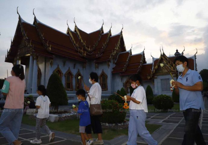 Move Foward floats lifting booze ban on Buddhist holidays