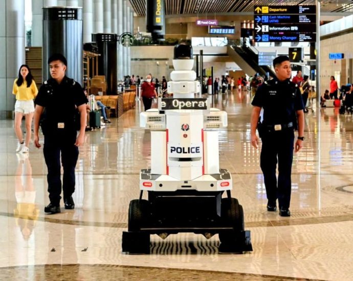 Police patrol robots to be rolled out across Singapore; two already at Changi Airport