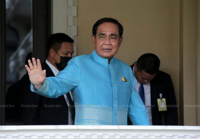 Prayut starts âpacking upâ belongings