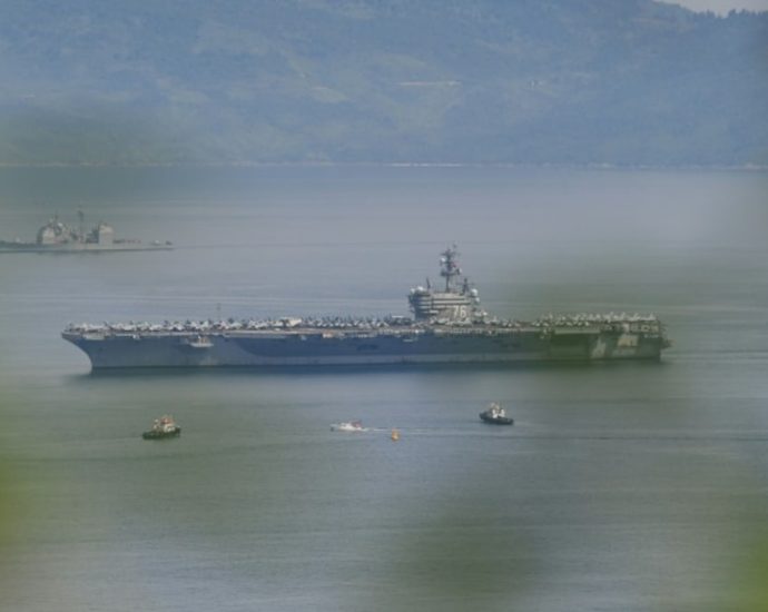 US aircraft carrier arrives in Vietnam