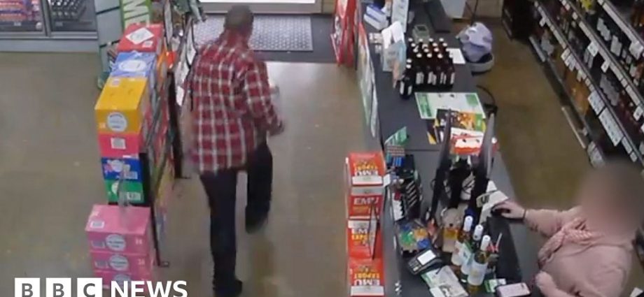 Watch moment thief gives up on liquor store robbery