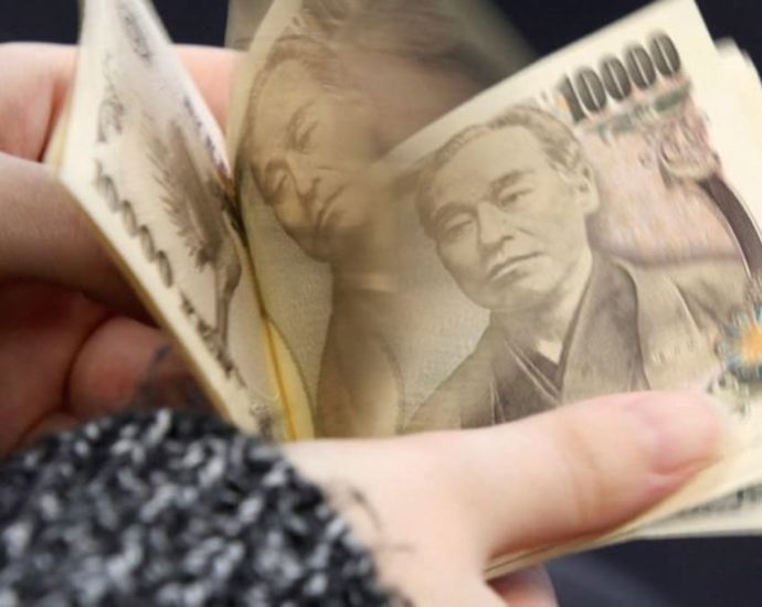 What would Japanese intervention to boost the weak yen look like?