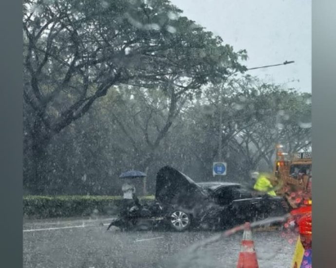 11 people taken to hospital after traffic accident along KPE