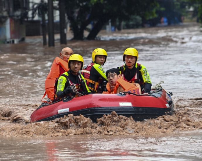 China ramps up efforts to prevent flooding amid heavy rains