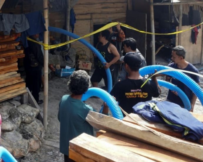 Eight trapped in illegal Indonesia gold mine feared dead