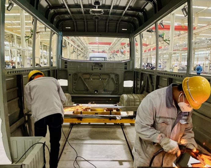 How are Chinese manufacturers coping with a slow post-COVID recovery amid weak external demand?