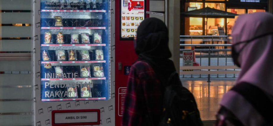 In Malaysia, trading using vending machines a way for lower income group to avoid handouts