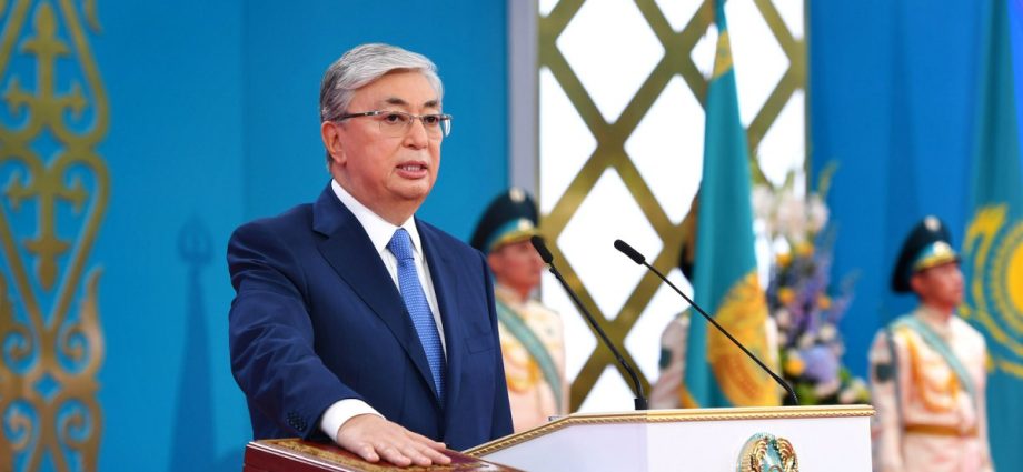 Kazakhstan resisting Kyrgyz pressure to break Russian sanctions