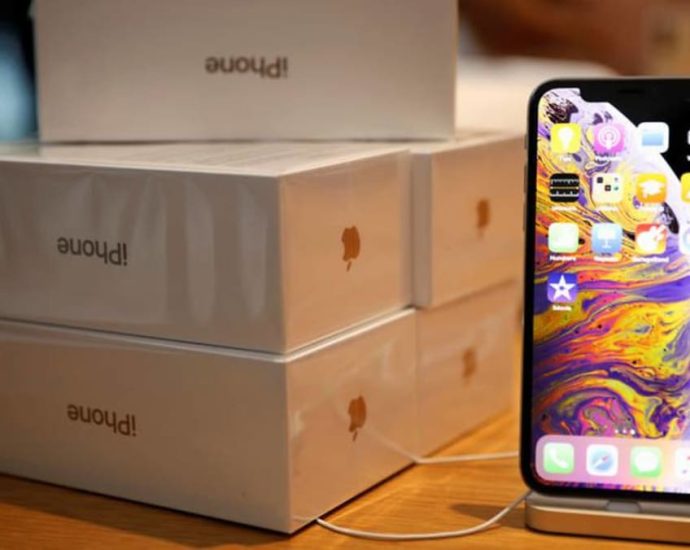 Man gets jail for conspiring to pocket over 25,000 defective iPhones from repair company