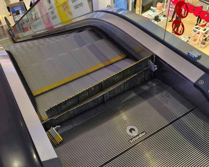 Mega Bangna explains escalator incident