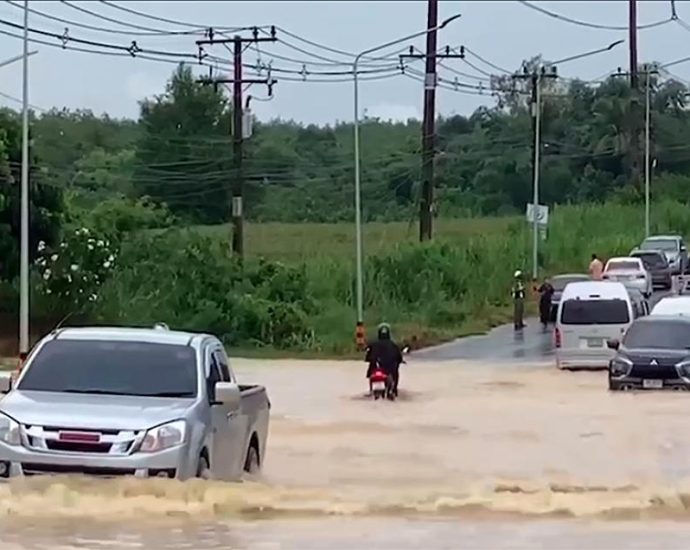 Nikhom Phatthana hit hard by heavy rain and floods