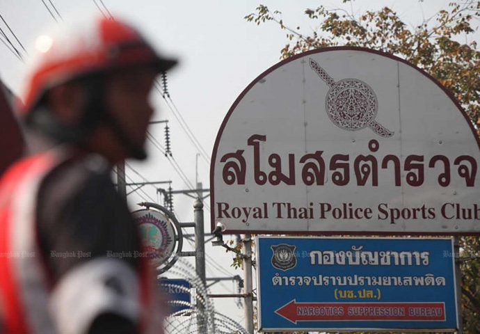 Police to greet Thaksin with warrants