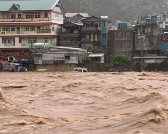 Powerful Typhoon Doksuri lashes Philippines, threatens Taiwan, China