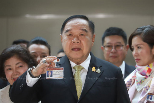 Prawit re-elected as PPRP leader after immediate resignation
