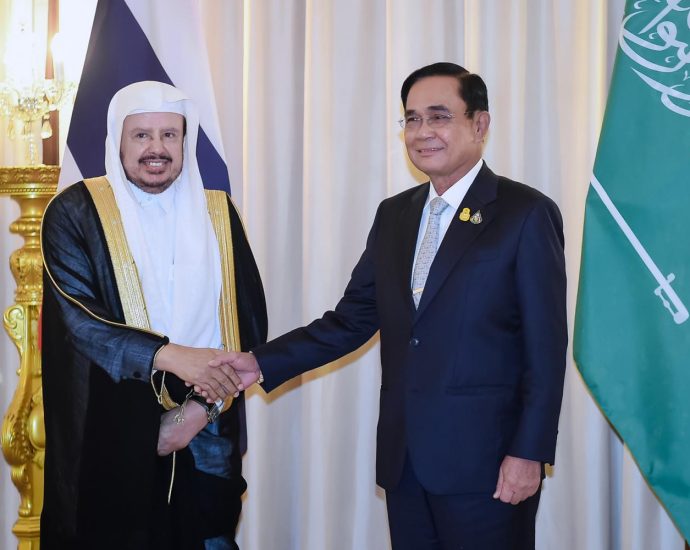 Prayut meets Saudi official