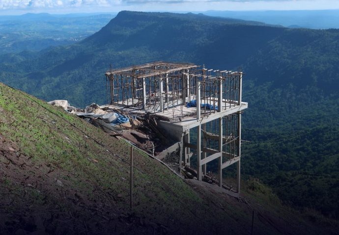 Three illegal resorts to be razed on Phu Thap Boek