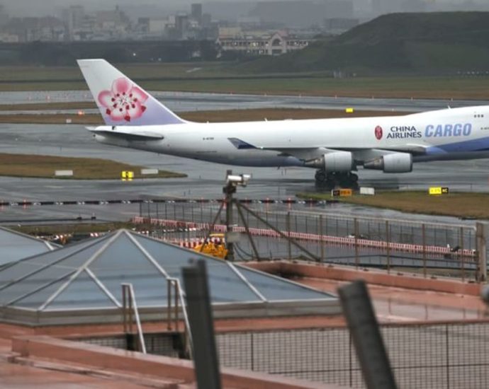 Typhoon Doksuri shuts businesses, grounds flights in Taiwan