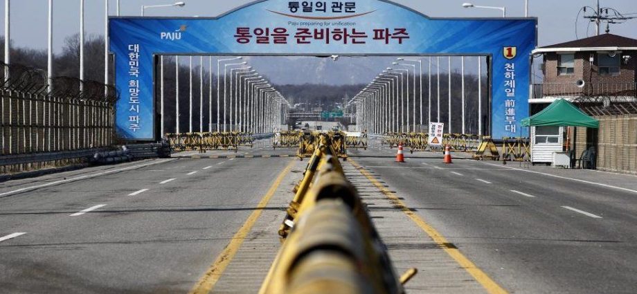 US national held by N Korea after crossing border - UN