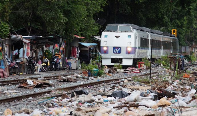 Clear-up crew put on job after pics of ‘rubbish’ railway go viral