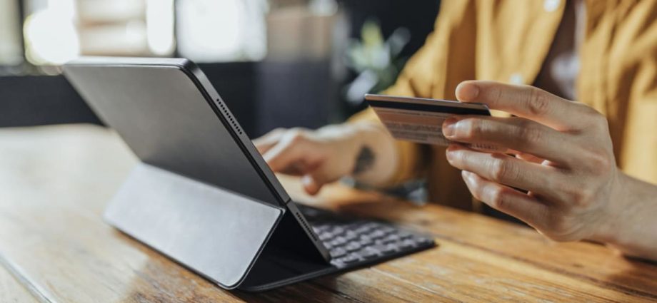 E-commerce complaints jump by 54% in first half of 2023; airlines industry also sees spike