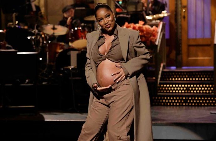 Keke Palmer reveals baby bump as part of her 'Saturday Night Live' opening monologue | CNN