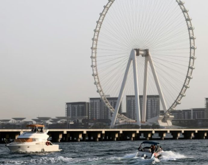 Mystery in Dubai as mega-wheel stops turning