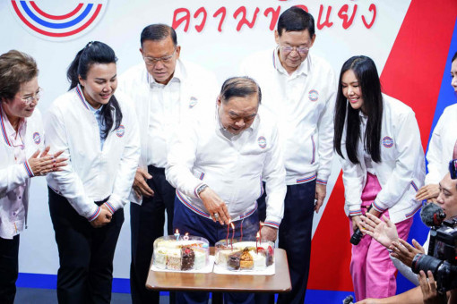 Parties wait for Pheu Thai invite