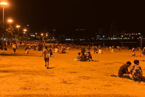 Pattaya considers beach operating hours