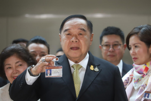 Prawit not quitting politics just yet, ‘willing’ to accept new govt post