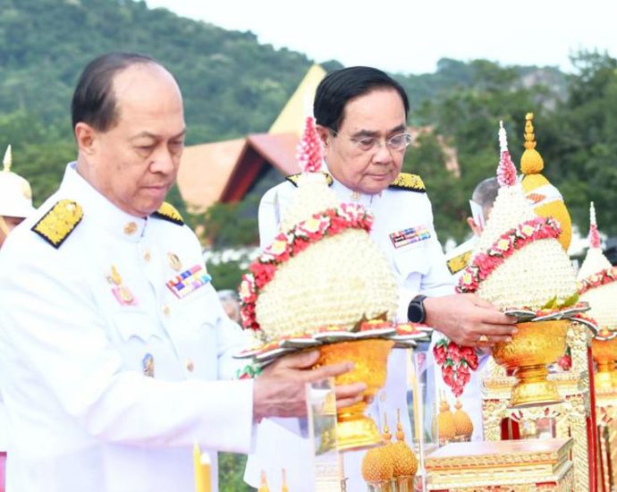 Prayut vows army will continue to âprotect the countryâ