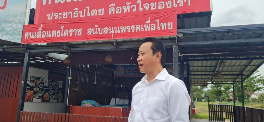 Red-shirt throng to greet Thaksin at Don Mueang airport