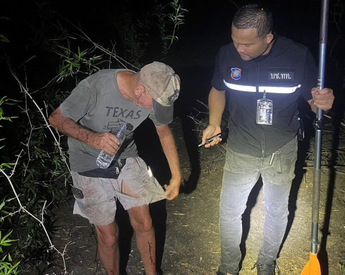 Scottish man, 77, rescued after kayak sinks in Udon Thani stream