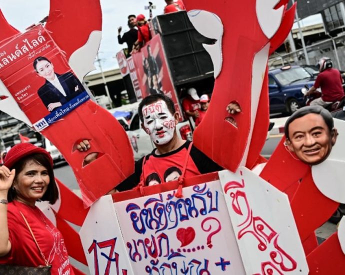 Thailand's Red Shirts return to streets to welcome Thaksin home