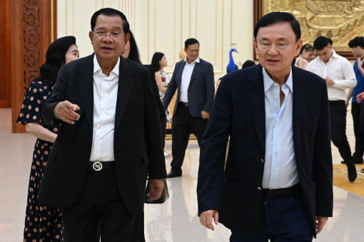 Thaksin, Yingluck party with Cambodia PM