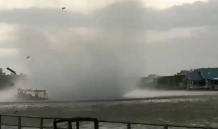 Tour boat sunk by waterspout off Phetchaburi, 2 missing