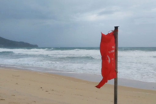 Two tourists drown, another rescued at Karon beach