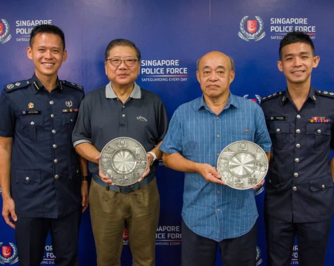 4 people receive Public Spiritedness Awards for attempting to detain suspected thief