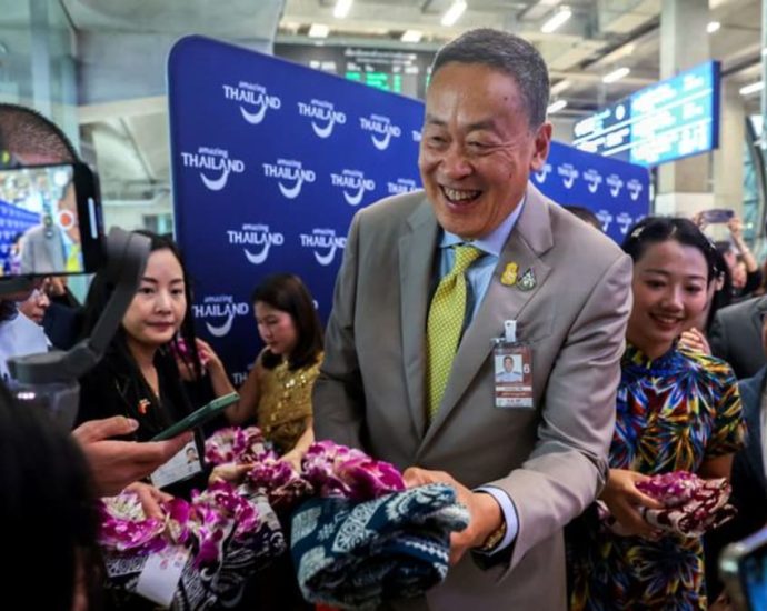 Chinese tourists get VIP welcome as Thai visa waiver programme begins