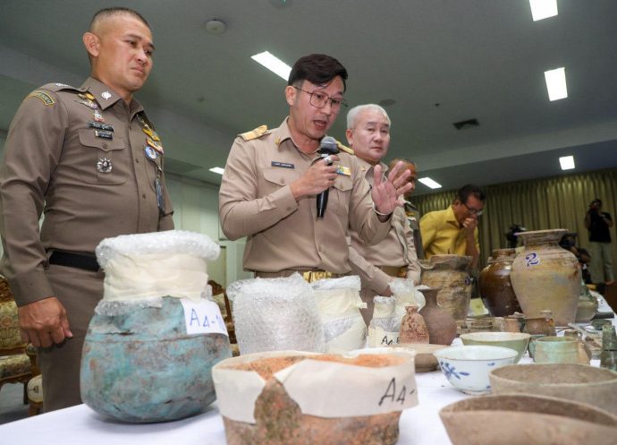 Cops bust antique smugglers