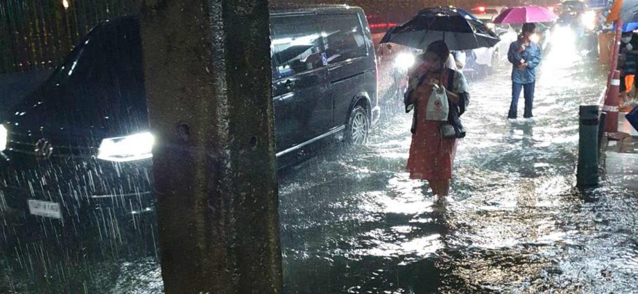 Heavy downpours flood eastern Bangkok