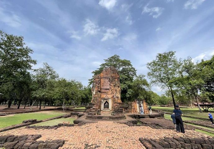 Historical park grapples with crowds