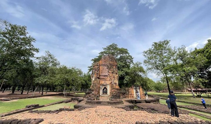 Historical park grapples with crowds