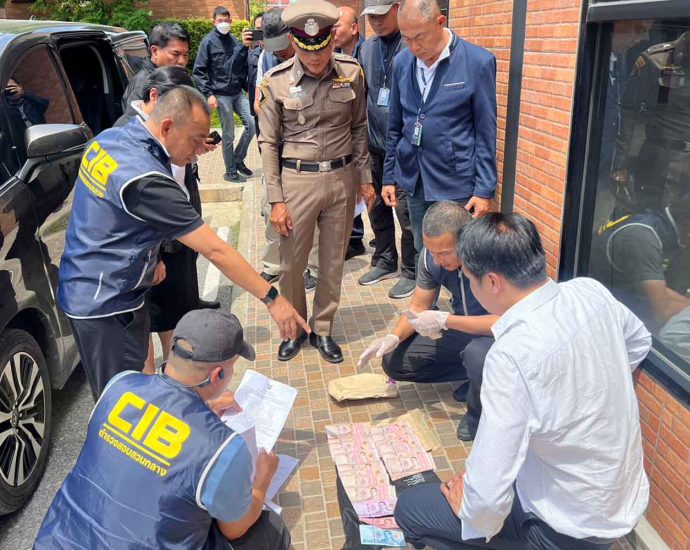 Mayor in Bang Phli âcaught taking a bribeâ