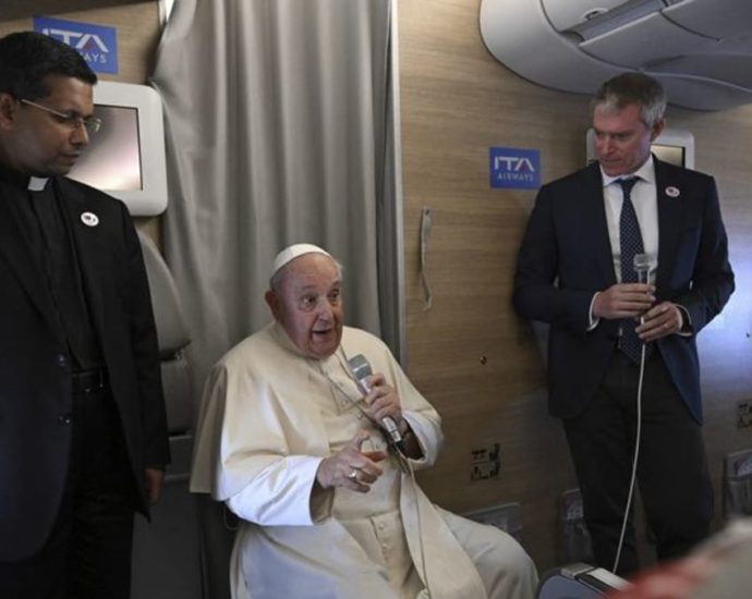 Pope Francis acknowledges his Russia comments were faulty