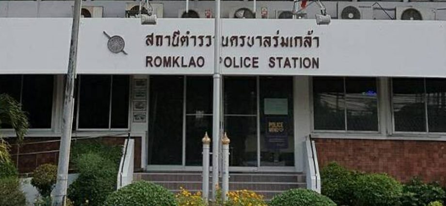 Rom Klao policemen transferred after gambling den raid