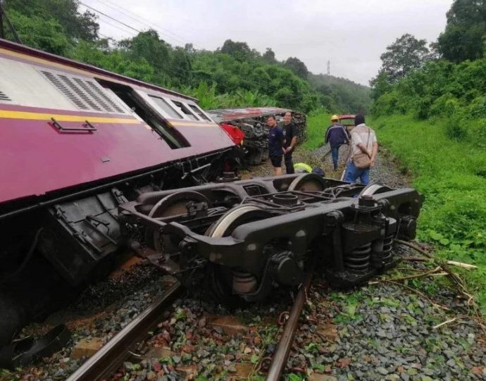 Runoff derails train in Phrae