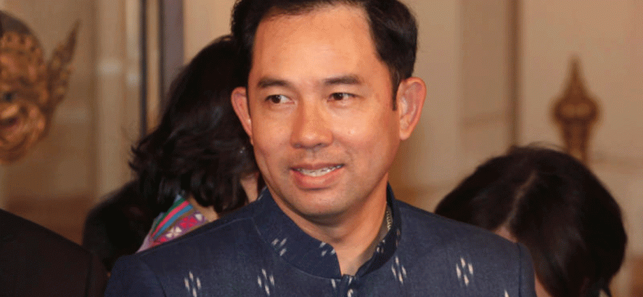 Wanted former culture minister seeks to surrender
