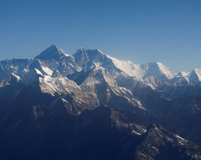 China expands climate change surveillance on Himalayan peak